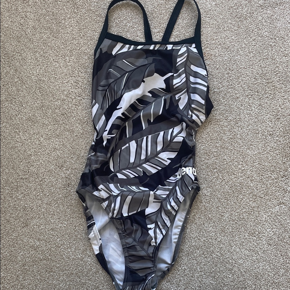 Women’s arena challenge back suit